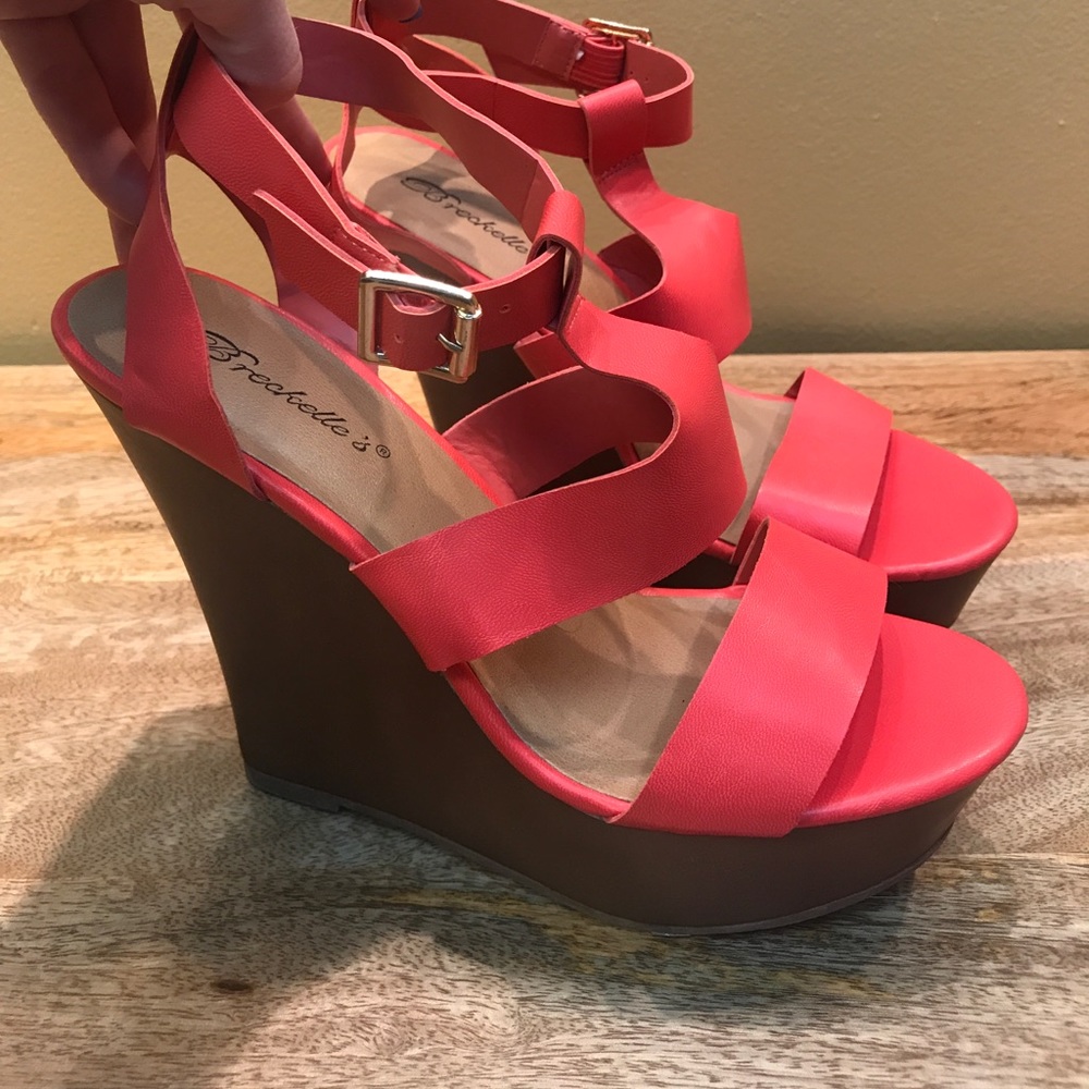 Coral wedges size 9